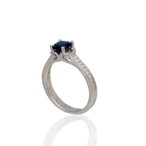 Alternative view of Silver ring with Zirkons
