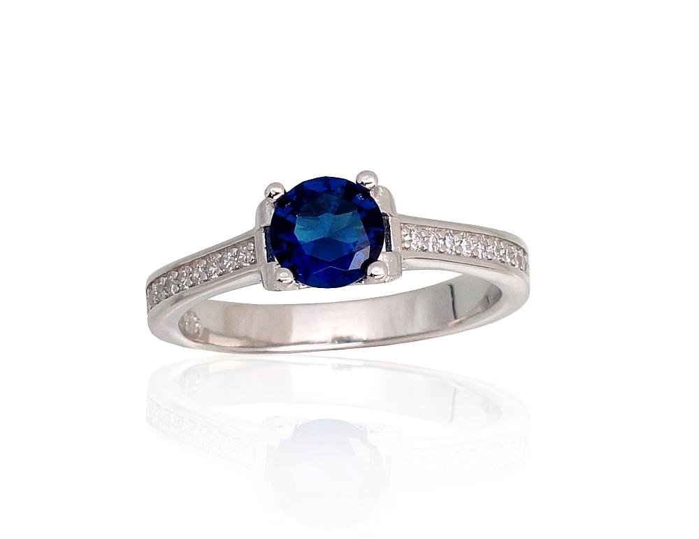 Silver ring with Zirkons