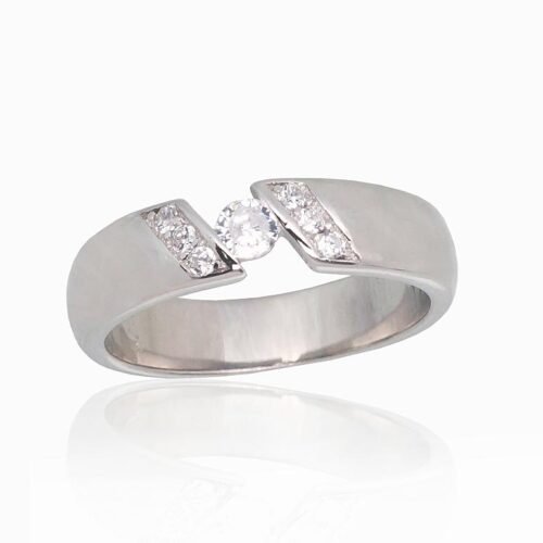Silver ring with Zirkons