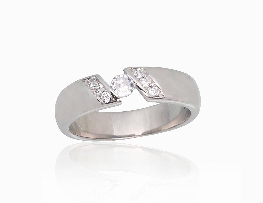 Silver ring with Zirkons