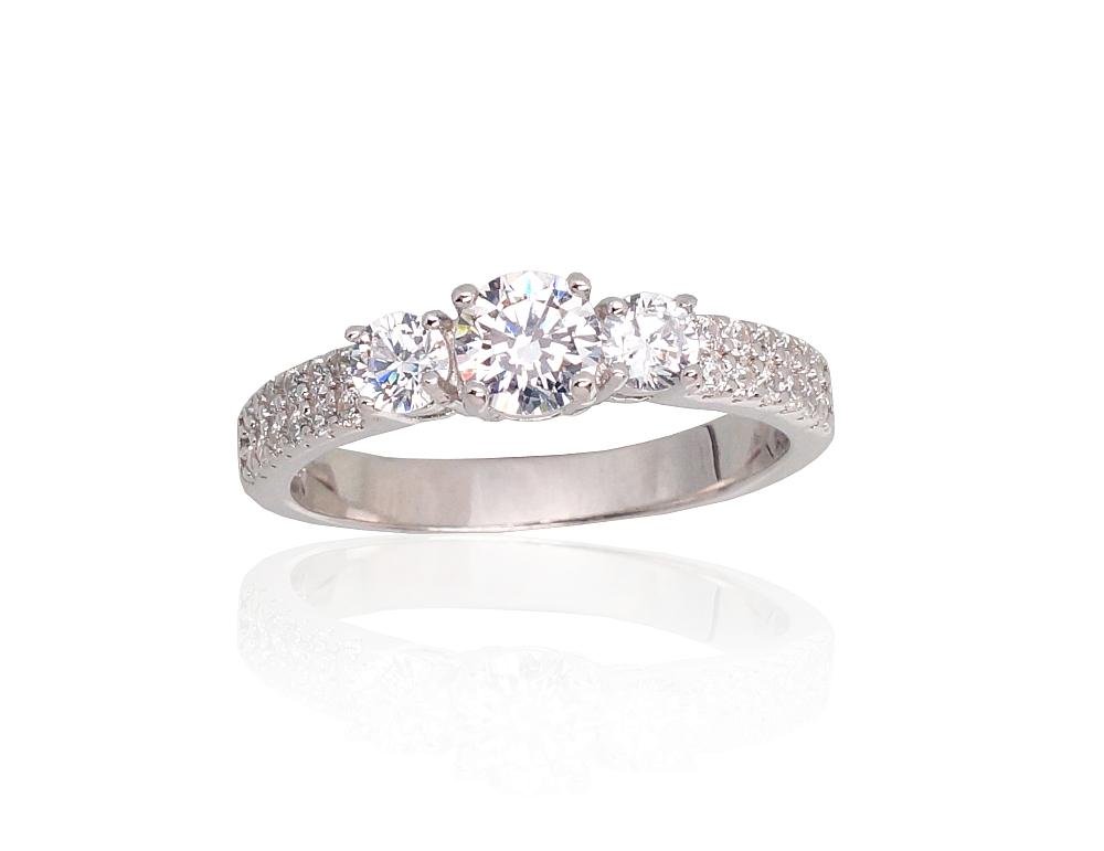 Silver ring with Zirkons