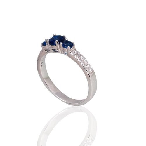 Alternative view of Silver ring with Zirkons