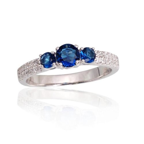 Silver ring with Zirkons