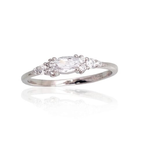 Silver ring with Zirkons