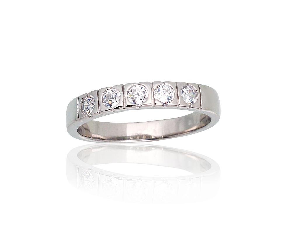 Silver ring with Zirkons
