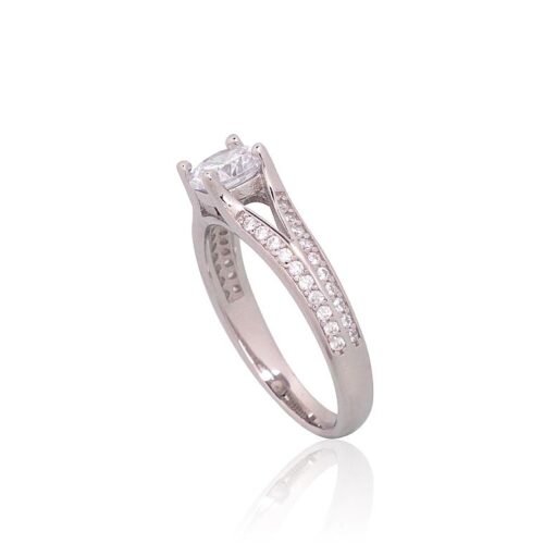 Alternative view of Silver ring with Zirkons