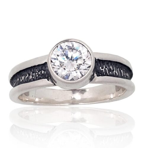 Silver ring with Zirkons