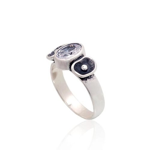 Alternative view of Silver ring with Zirkons