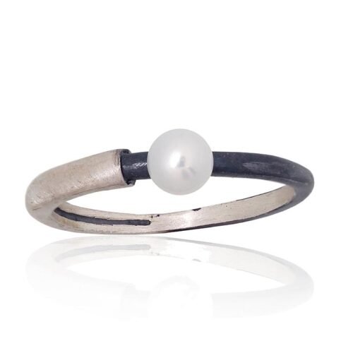 Silver ring with Fresh-water Pearl