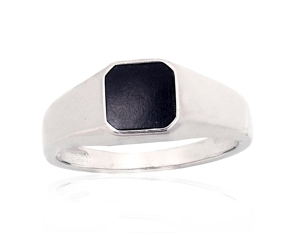 Silver ring with Onix