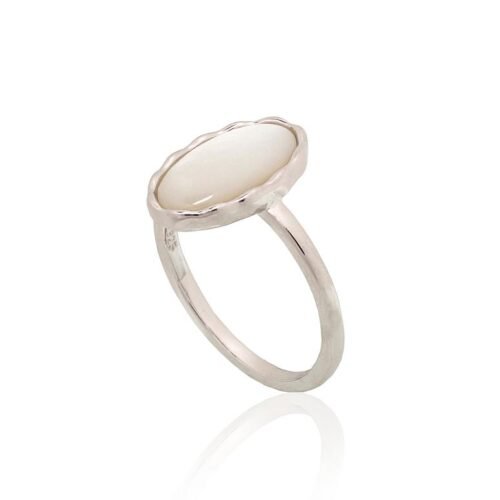 Alternative view of Silver ring with Mother-of-pearl