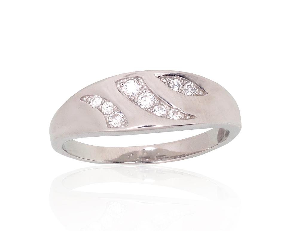 Silver ring with Zirkons