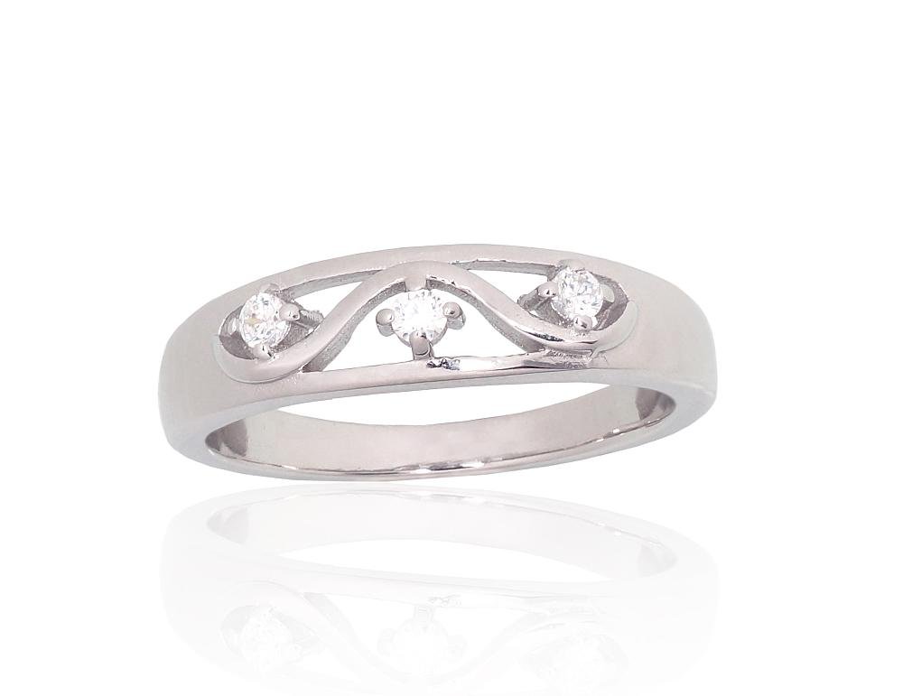 Silver ring with Zirkons
