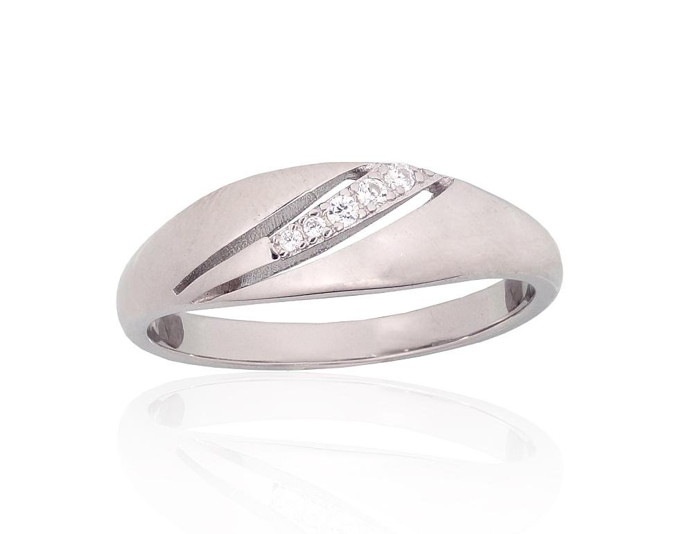 Silver ring with Zirkons