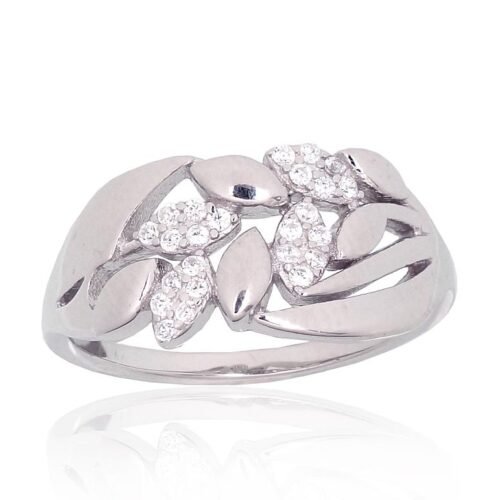 Silver ring with Zirkons