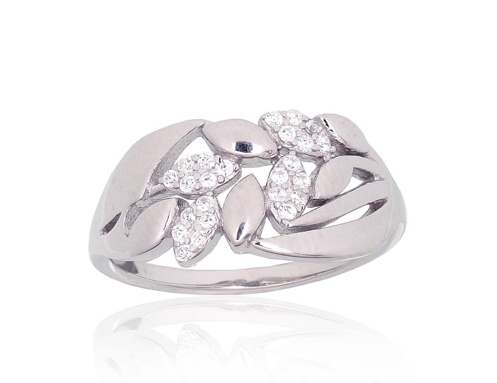 Silver ring with Zirkons