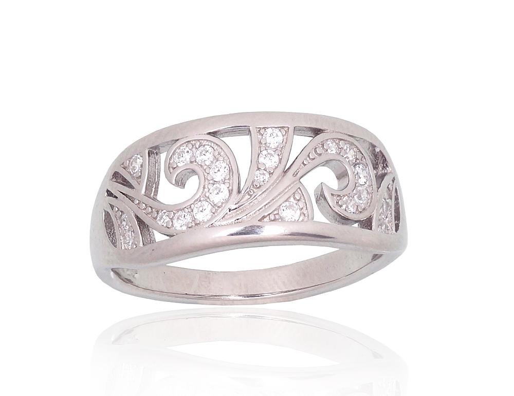 Silver ring with Zirkons