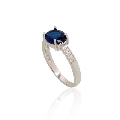 Alternative view of Silver ring with Zirkons