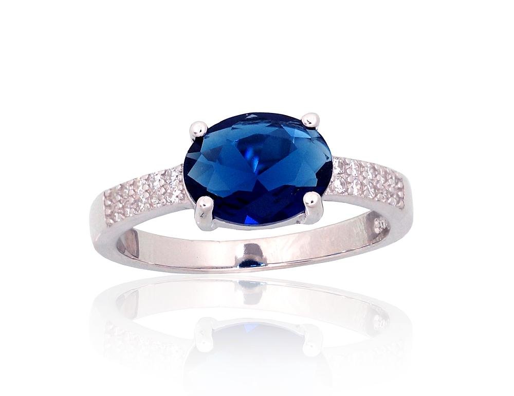 Silver ring with Zirkons