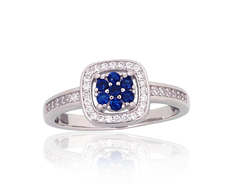 Silver ring with Zirkons