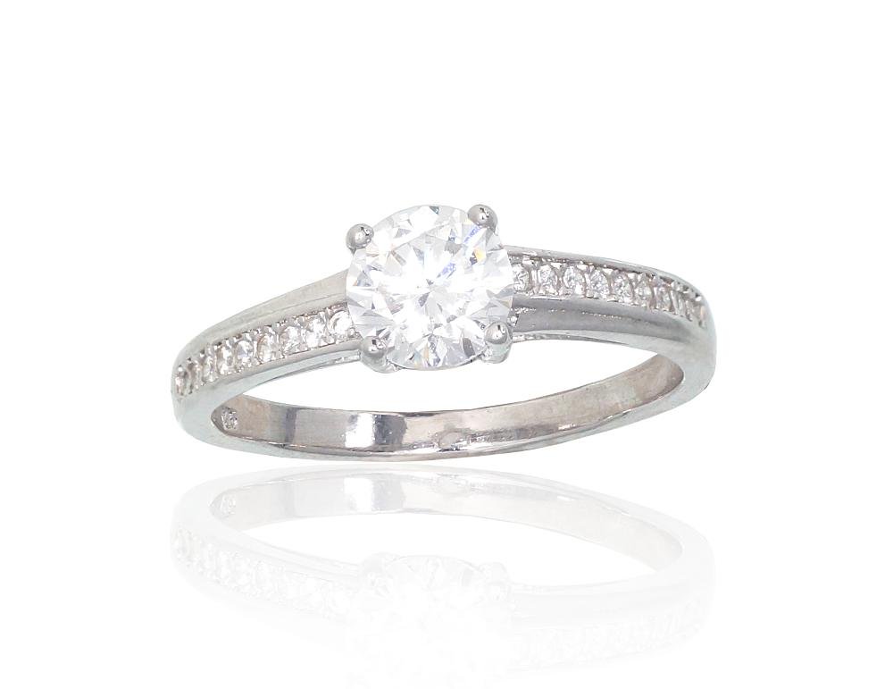 Silver ring with Zirkons