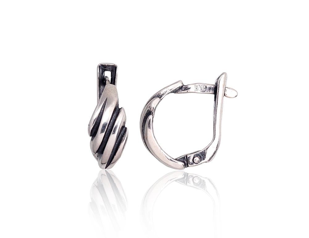 Silver earrings with 'english' lock