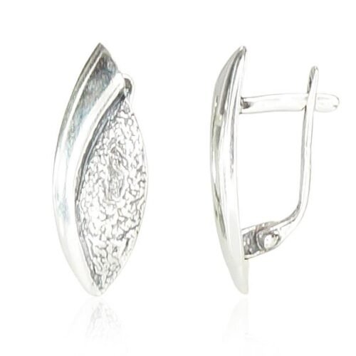 Silver earrings with 'english' lock