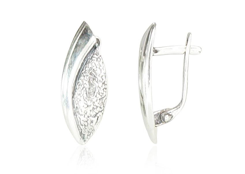 Silver earrings with 'english' lock