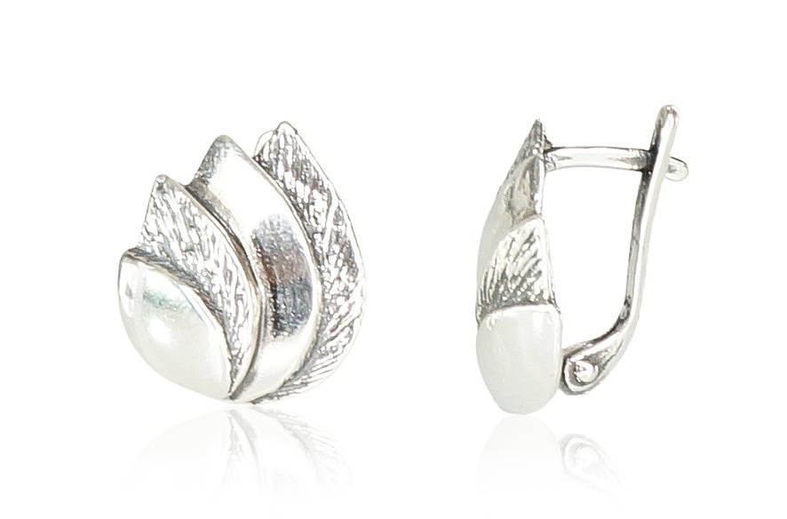 Silver earrings with 'english' lock