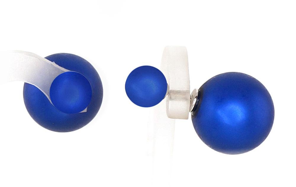 Silver stud earrings with Plastic