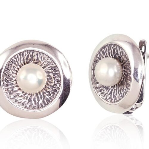 Silver earrings with 'english' lock with Fresh-water Pearl
