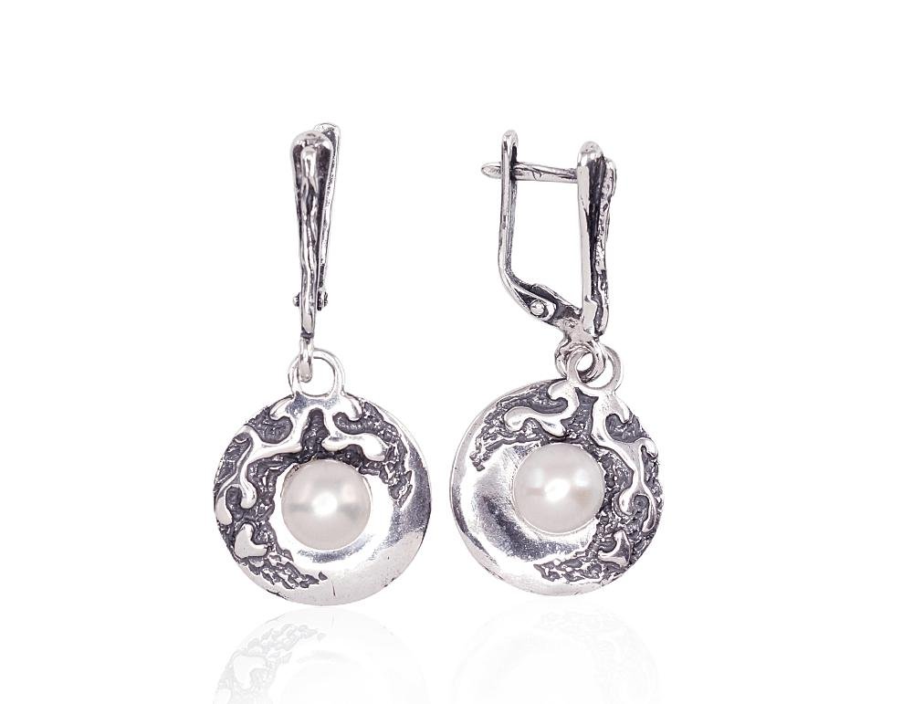 Silver earrings with 'english' lock with Fresh-water Pearl