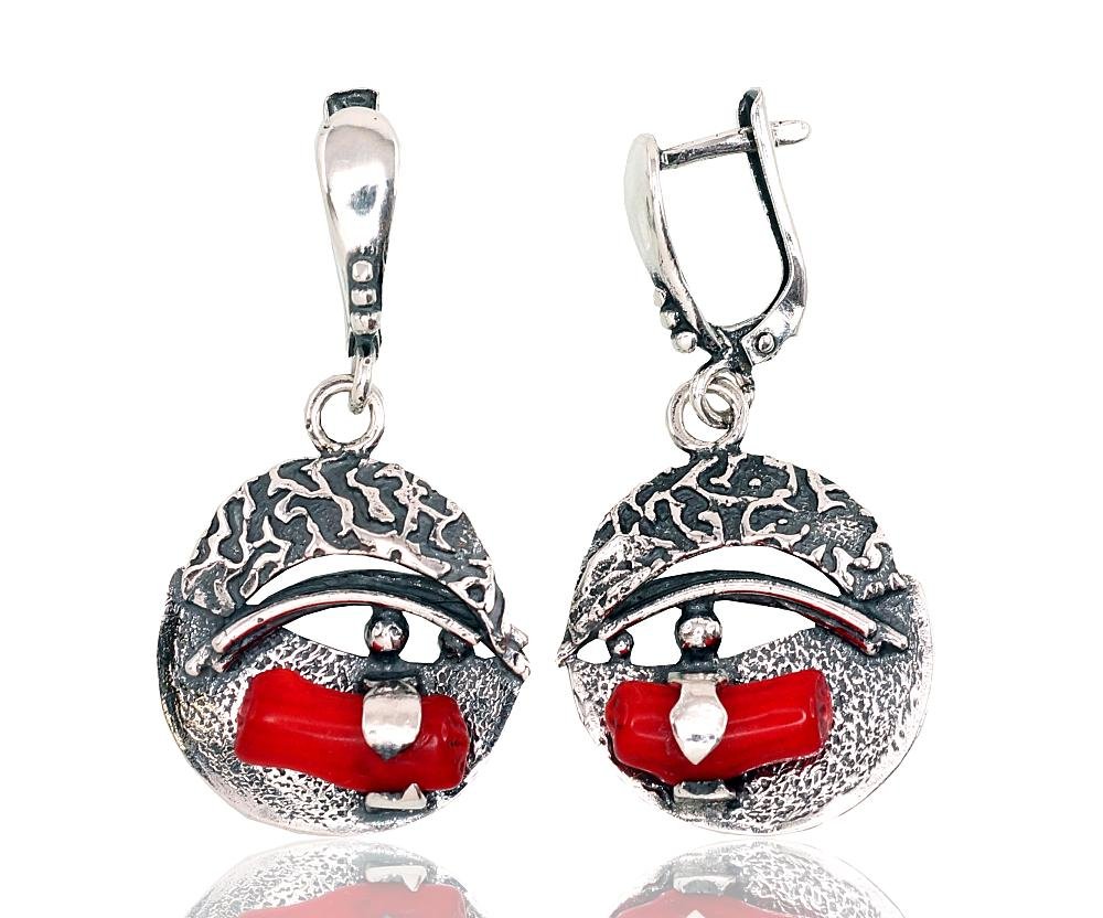 Silver earrings with 'english' lock with Coral