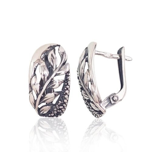 Silver earrings with 'english' lock