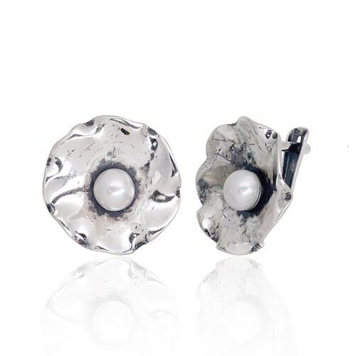 Silver earrings with 'english' lock with Fresh-water Pearl