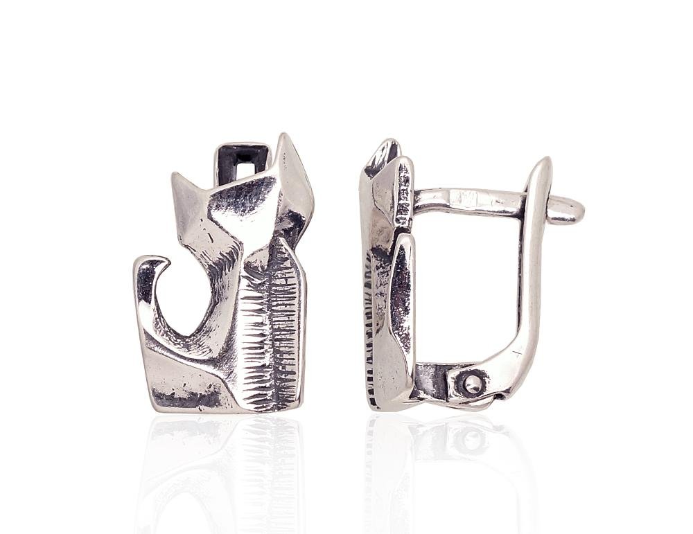 Silver earrings with 'english' lock