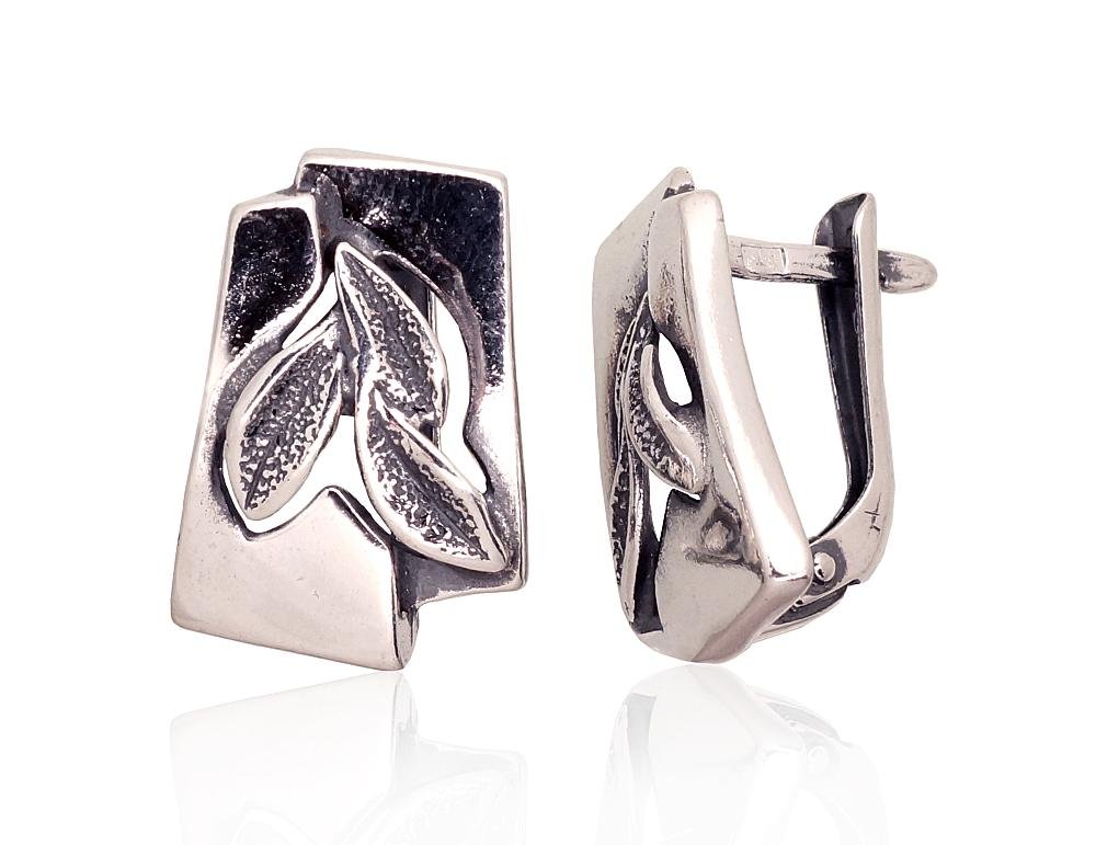 Silver earrings with 'english' lock