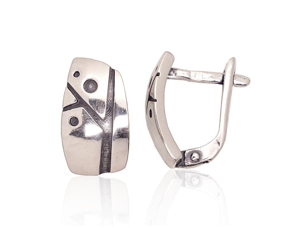 Silver earrings with 'english' lock