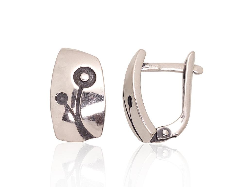 Silver earrings with 'english' lock