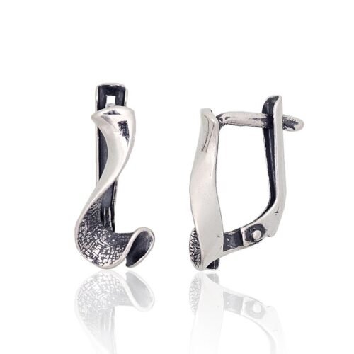 Silver earrings with 'english' lock