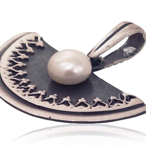 Alternative view of Silver pendant with Fresh-water Pearl