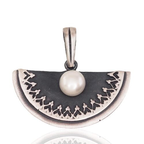 Silver pendant with Fresh-water Pearl