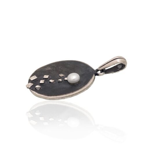 Alternative view of Silver pendant with Fresh-water Pearl