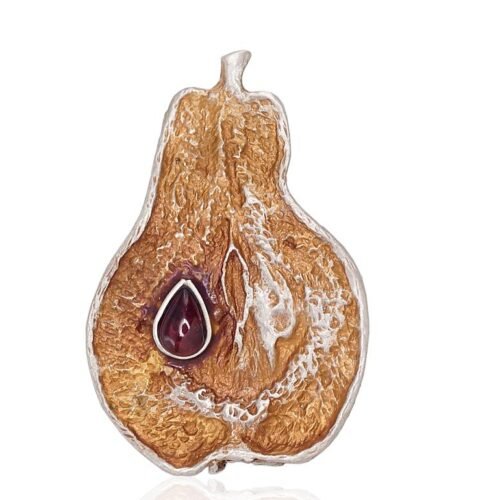 Silver brooch with Garnet