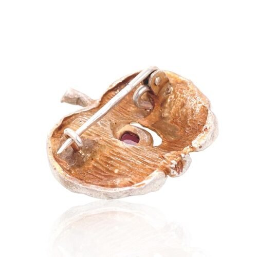 Alternative view of Silver brooch with Garnet