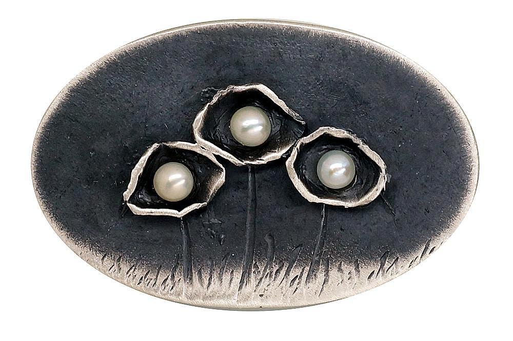 Silver brooch with Fresh-water Pearl