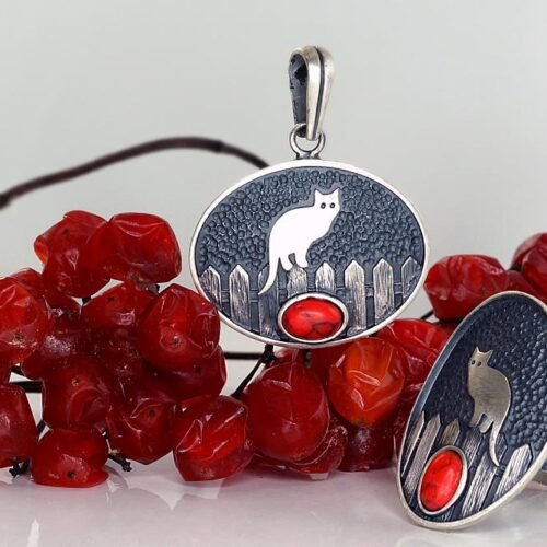 Alternative view of Silver ring with Coral (Imitation)