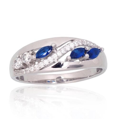 Silver ring with Zirkons