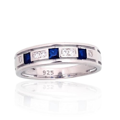 Silver ring with Zirkons