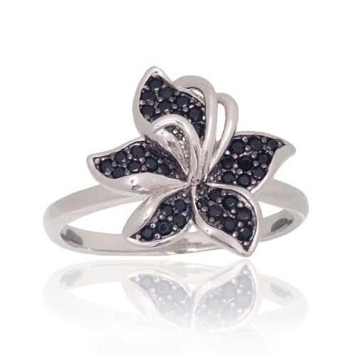 Silver ring with Zirkons